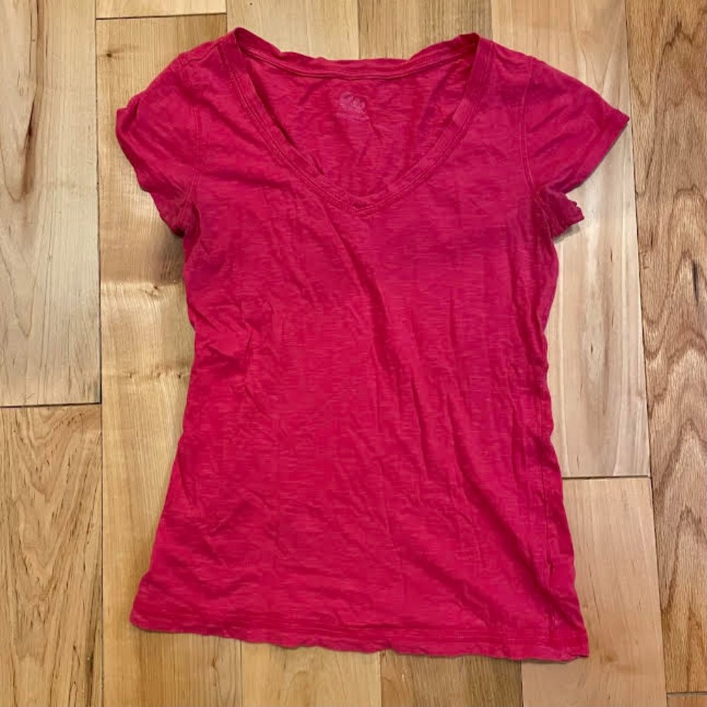 Hot Pink Short Sleeve V Neck T-Shirt: Size M